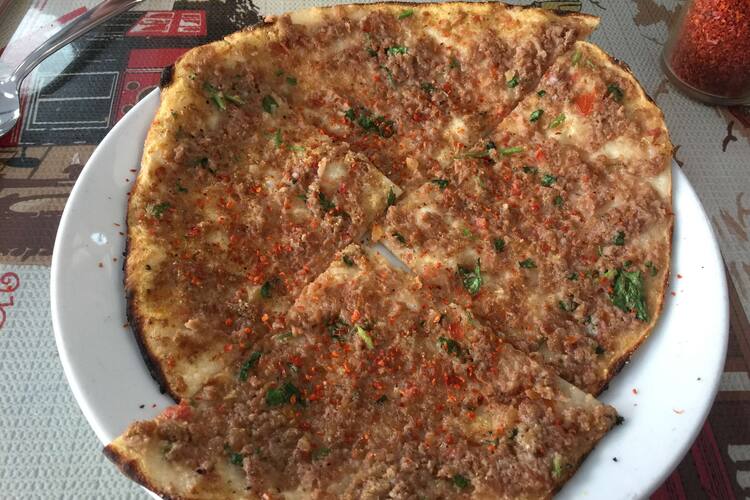 Meshur Kuyum Pide Salonu Inonu Caddesi Izmir Zomato